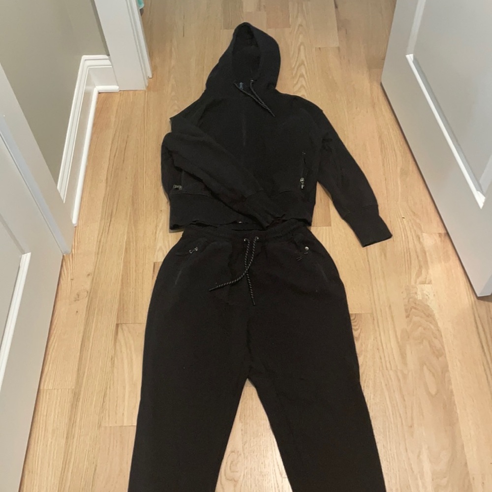 Old navy active black sweatpants and zipper hoodie